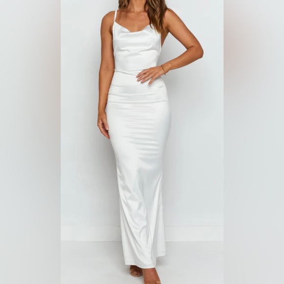 Beginning Boutique kissing you maxi formal dress in pink satin - Picture 10 of 11